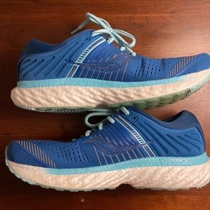 Saucony Triumph 17 Women’s Running Shoes